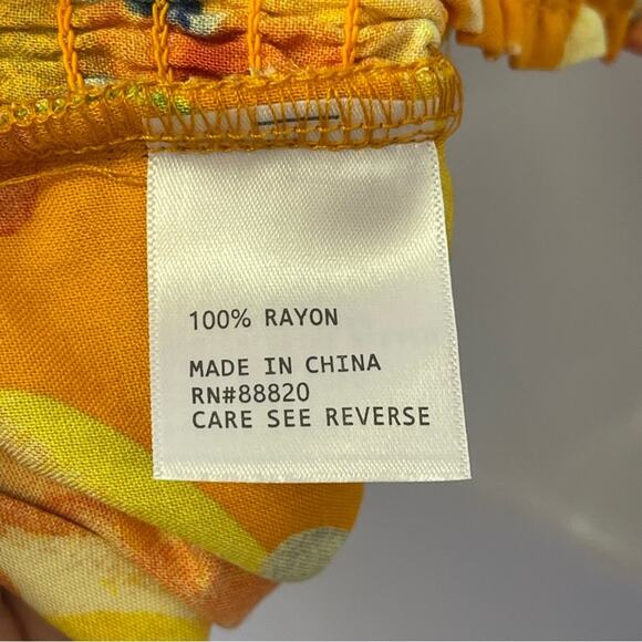 Cynthia Rowley, Floral Halter Top. Size Medium. Elastic Back and Wrap Around - Picture 4 of 7